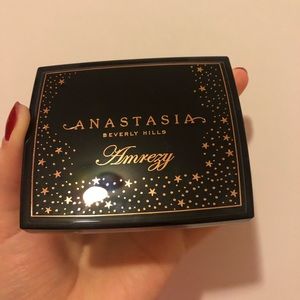 Amrezy highlighter Anastasia Beverly Hills